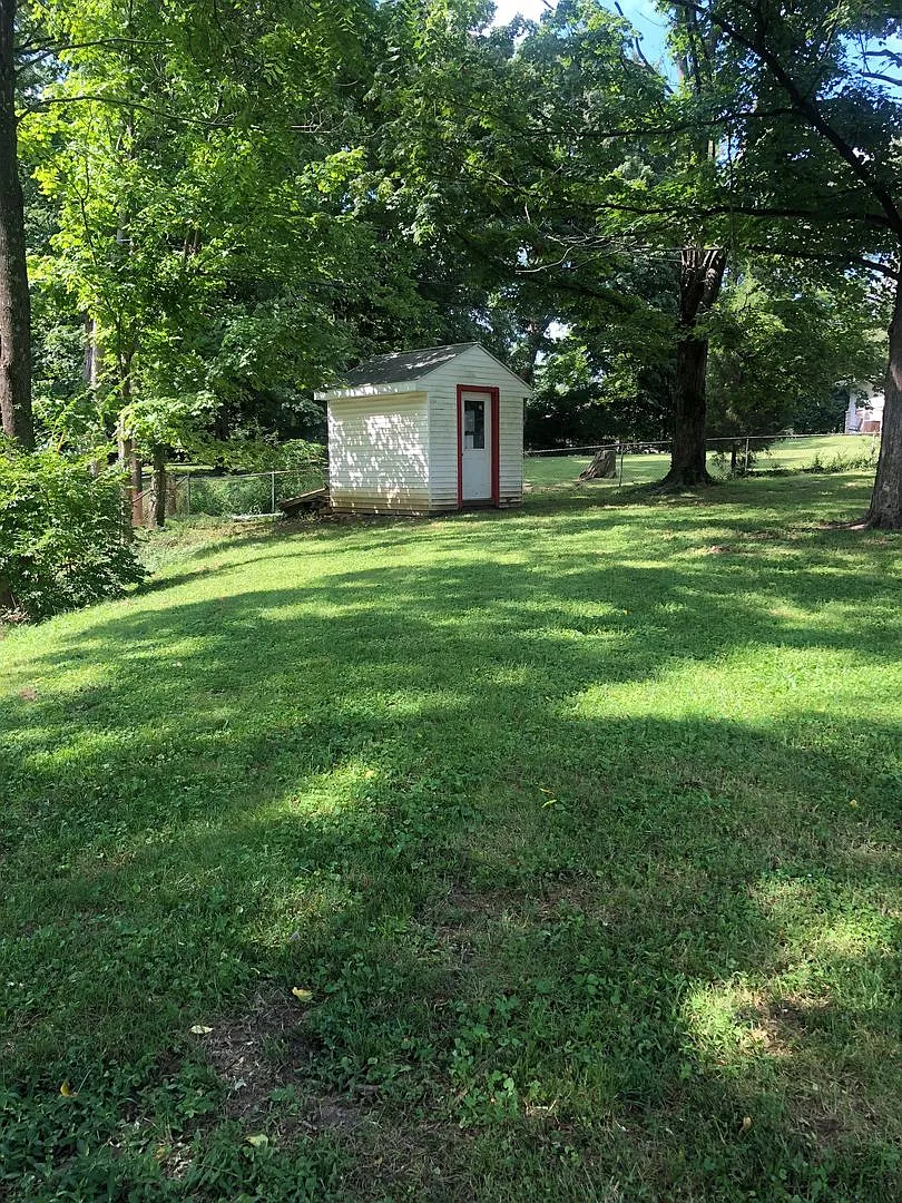 Spacious 3 Bed/2 Bath With Fenced Yard And Large Deck! — Photo 2