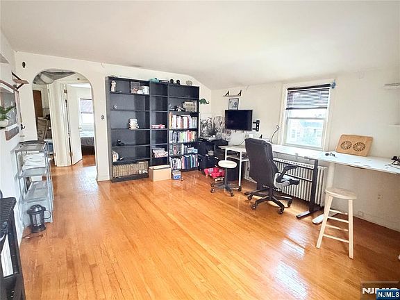 4th image of 3-14 31st St