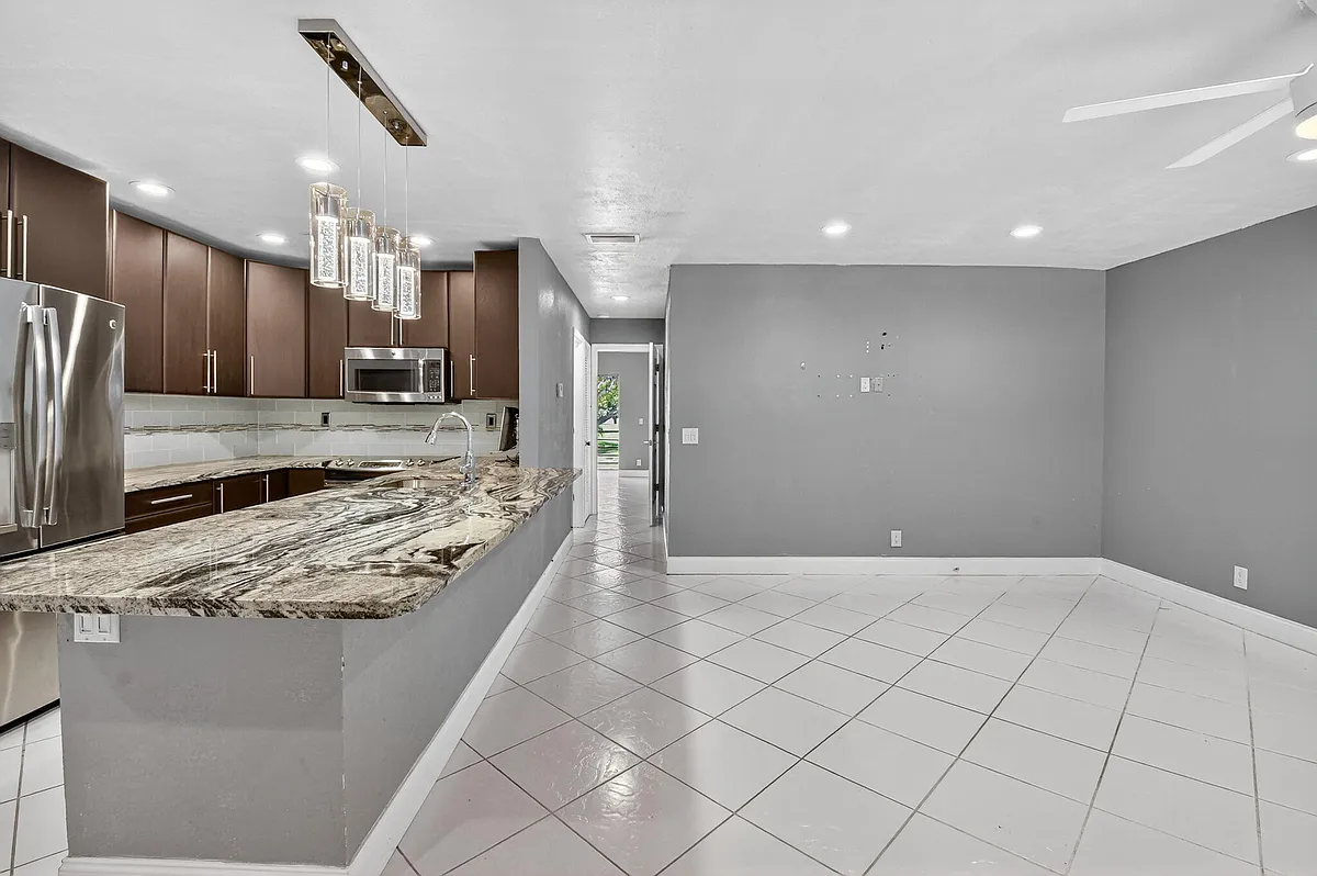 Building Photo - 624 Flanders Dr #624