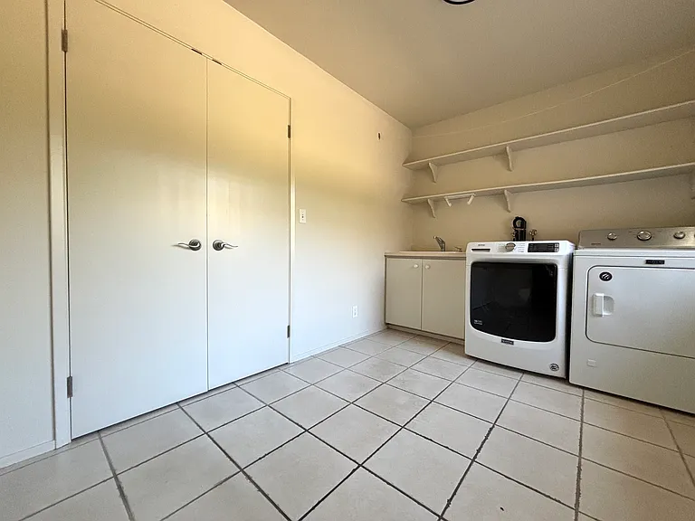 653 Bayview Dr — Photo 34