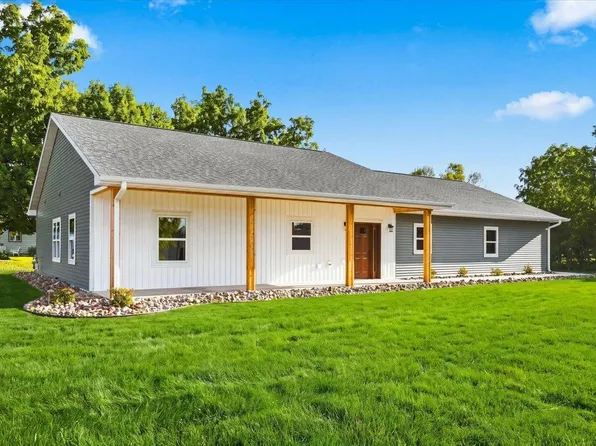 211 6th Ave, Clear Lake, WI 54005