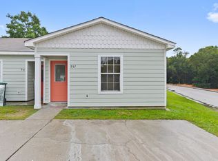 957 Middle Ln, Gulfport, MS 39507