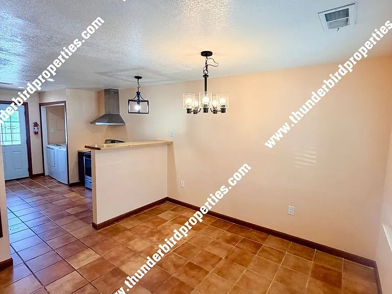 1307 San Mateo Blvd NE — Photo 17