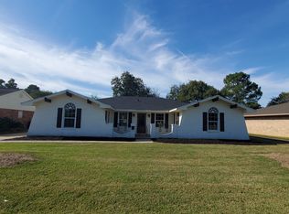 643 W Kitchen Dr, Port Neches, TX 77651