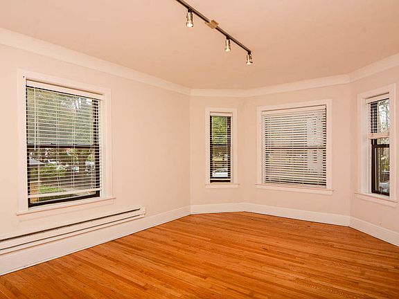 5th image of 2327 N Rockwell St APT 1A