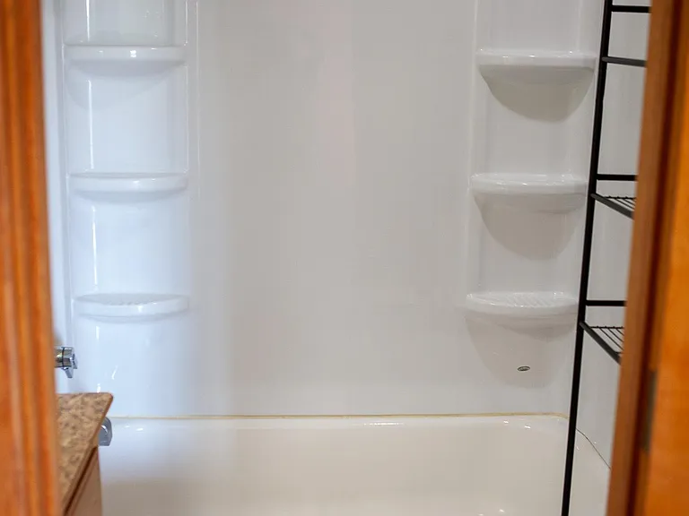 Upstairs Full Bathroom
