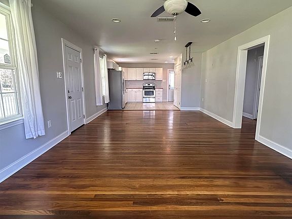 5th image of 376 Croydon Ave