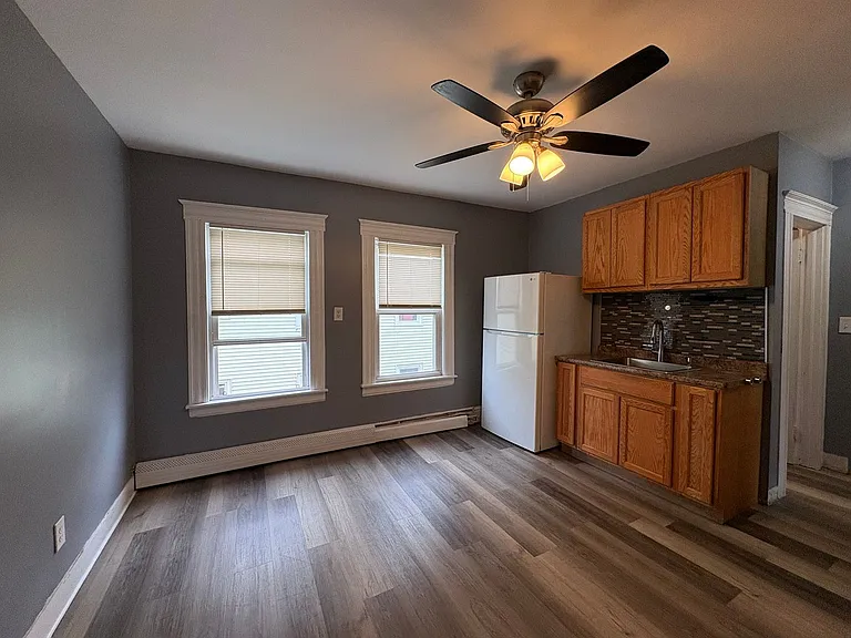 680 W Main Street - Blue Pod — Photo 5