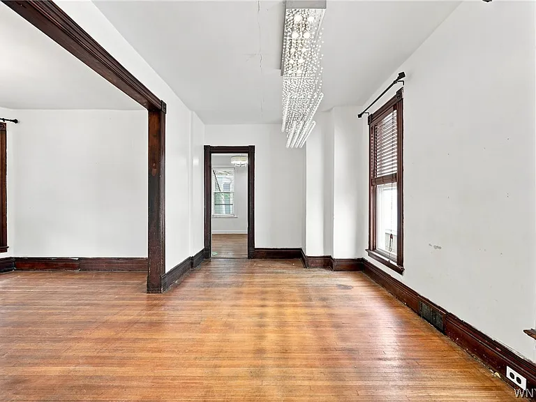 304 W Delavan Ave — Photo 7