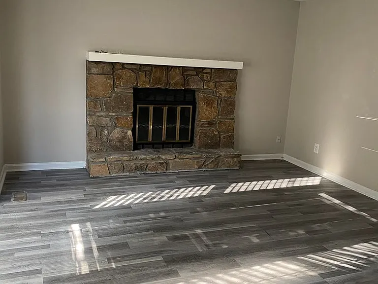 1171-1173 Jill Ln SW — Photo 2