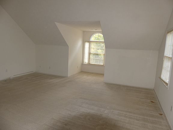 5th image of 104 Jeffrey Kenneth Pl