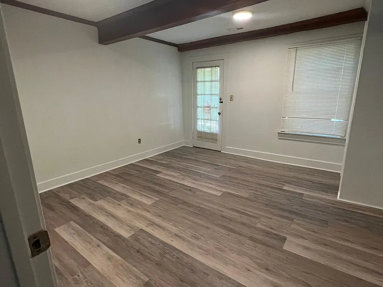 1610 Belmont St — Photo 10