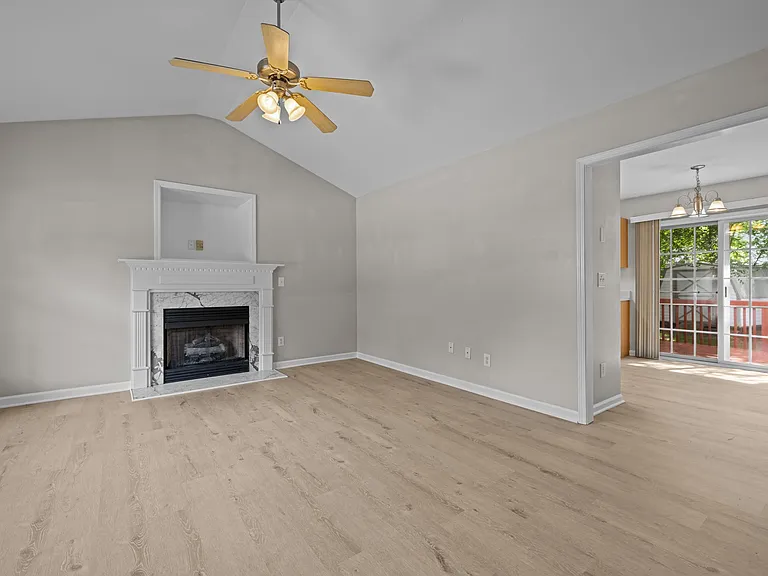 404 Foxbridge Ct — Photo 8