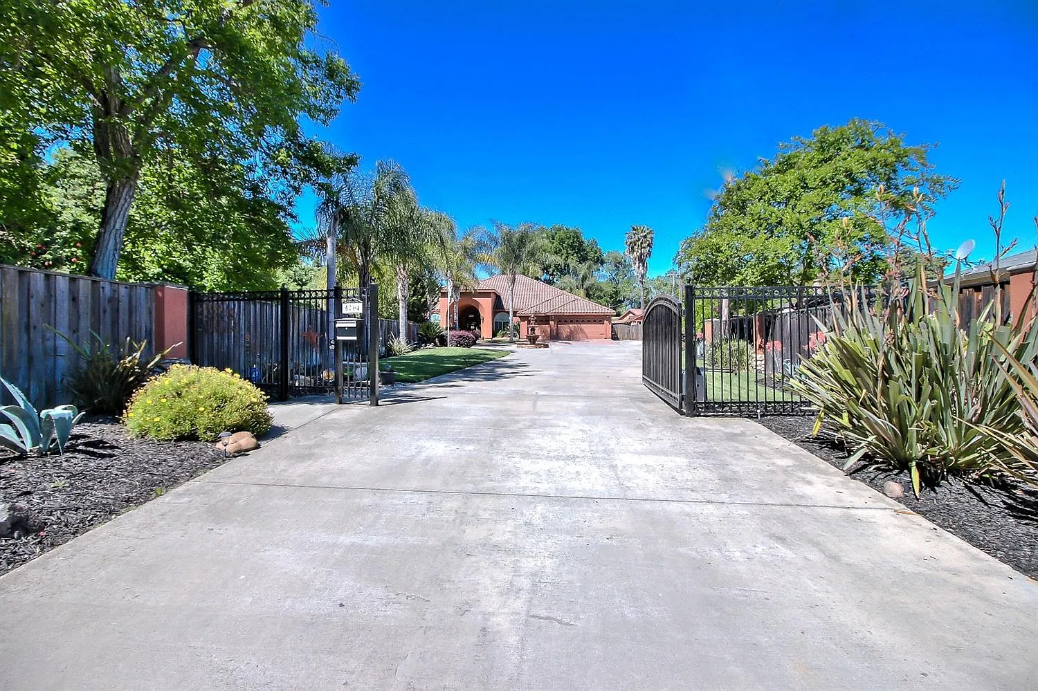 5704 Surf Way photo 1