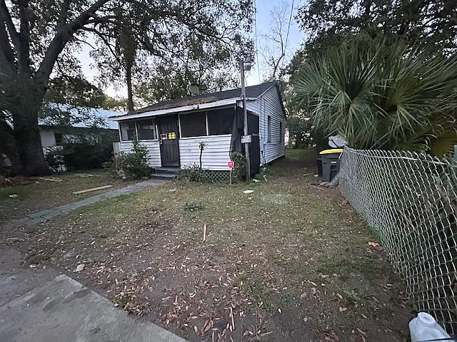3033 Thomas St — Photo 24
