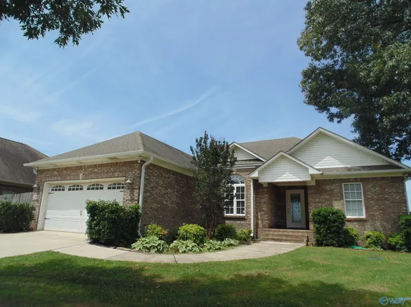 169 Bucks Pocket Dr, New Market, AL 35761