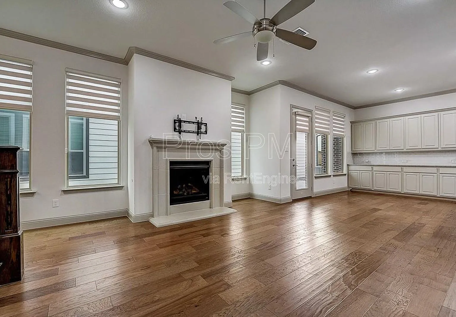 4 bed, 3.0 bath, 2820 sqft, $3,599 — Photo 3