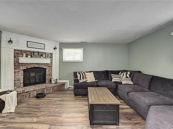 3rd image of 42953 Haven Dr