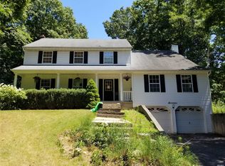 17 Woodville Rd, Shoreham, NY 11786