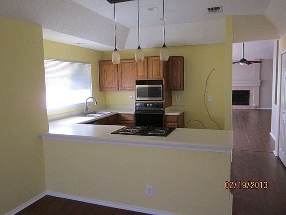 2nd image of 3330 Tavern Oaks St
