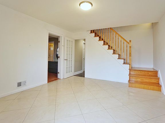3rd image of 327 Woodbine Ave