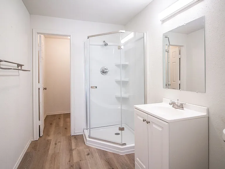 950 W Lynn St — Photo 11