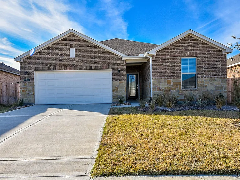 5715 Aurora Greens Ln — Photo 1
