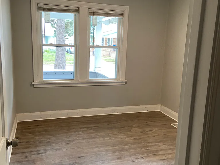 2555 Oak Grove Pl — Photo 8