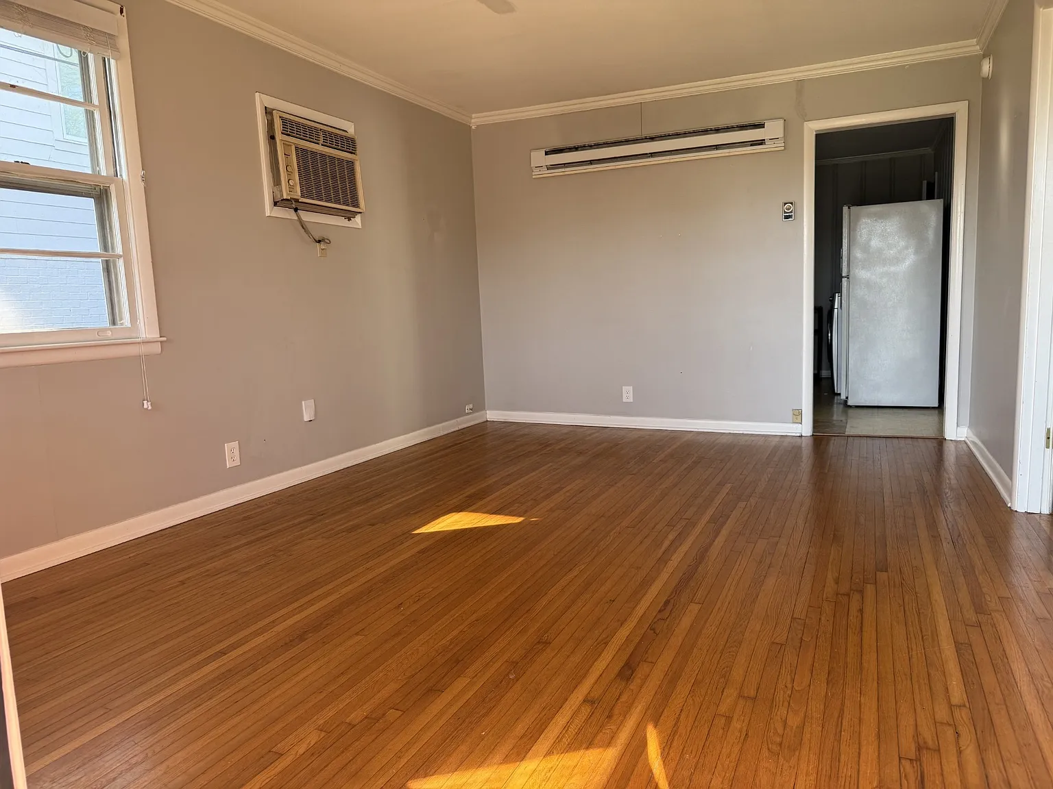 2 bed, 1.0 bath, 800 sqft, $1,600 — Photo 2