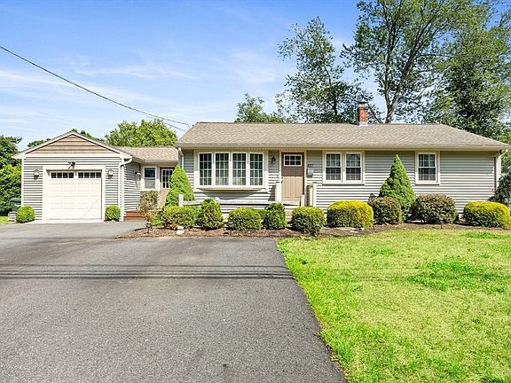 5th image of 497 Dwight Rd