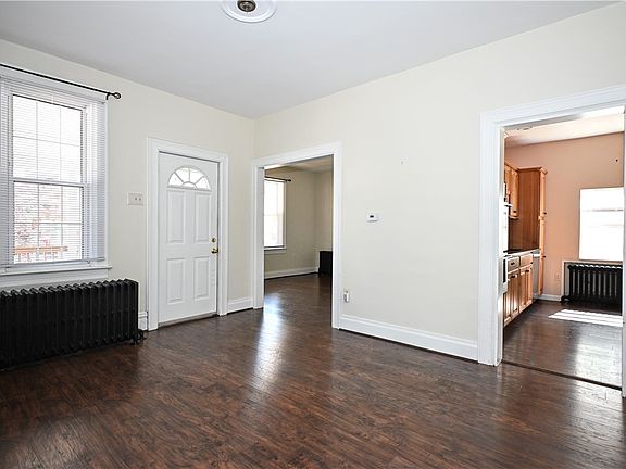 5th image of 509 Henry St