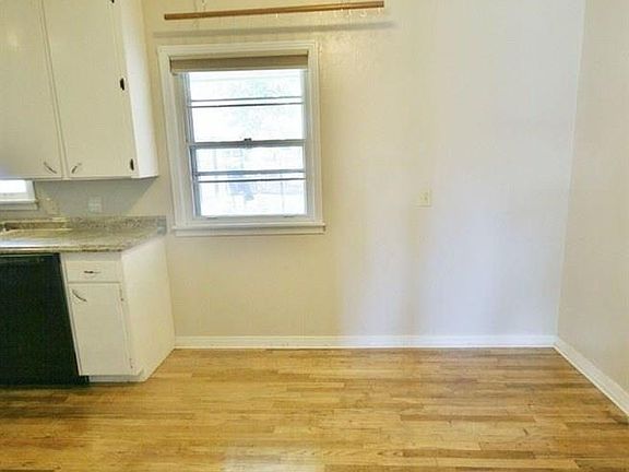 3rd image of 404 W Plains Ave