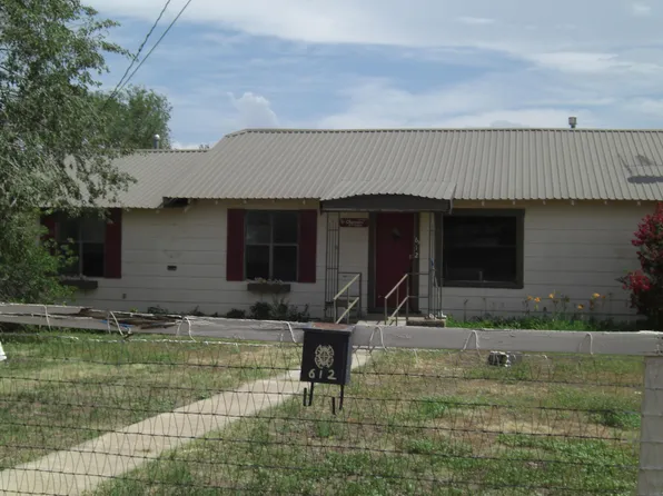 612 E 3rd St, Plainview, TX 79072