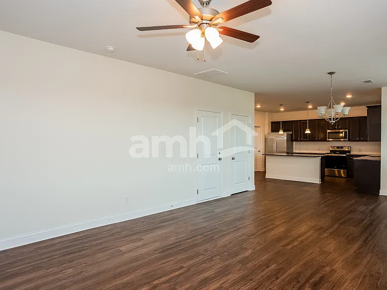 144 Twin River Dr — Photo 5