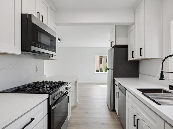 558 Everett Ave #B