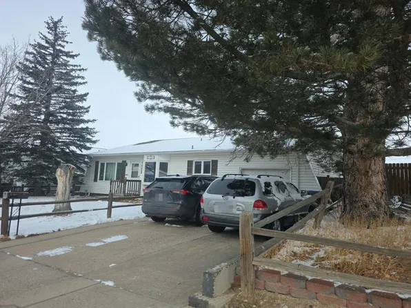 1408 Woodward Dr, Cheyenne, WY 82007