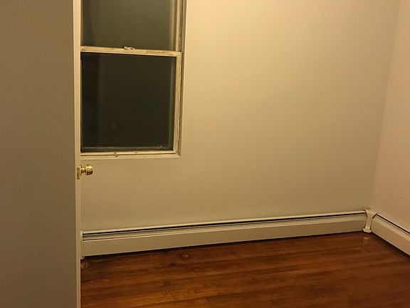 5th image of 216 Cromwell Ave
