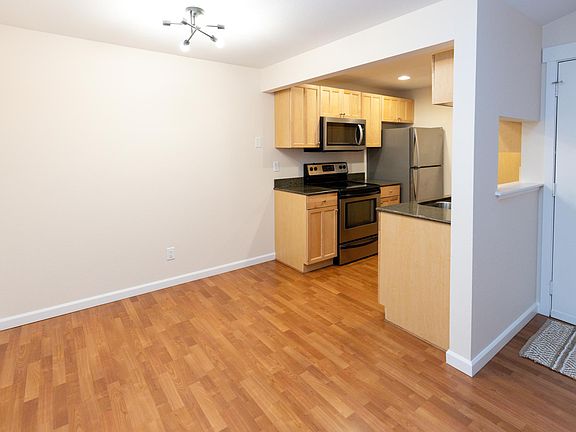 3rd image of 14200 NE 171st St Unit E201