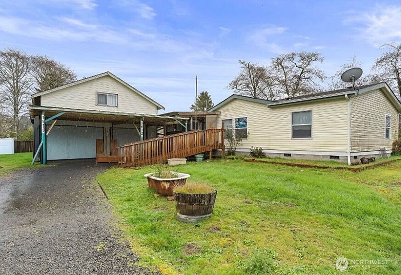 2nd image of 1612 2nd Avenue