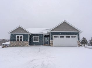 419 Ridgeway Dr, Rio, WI 53960