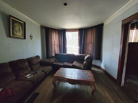 2nd image of 453 N Hamlin Ave
