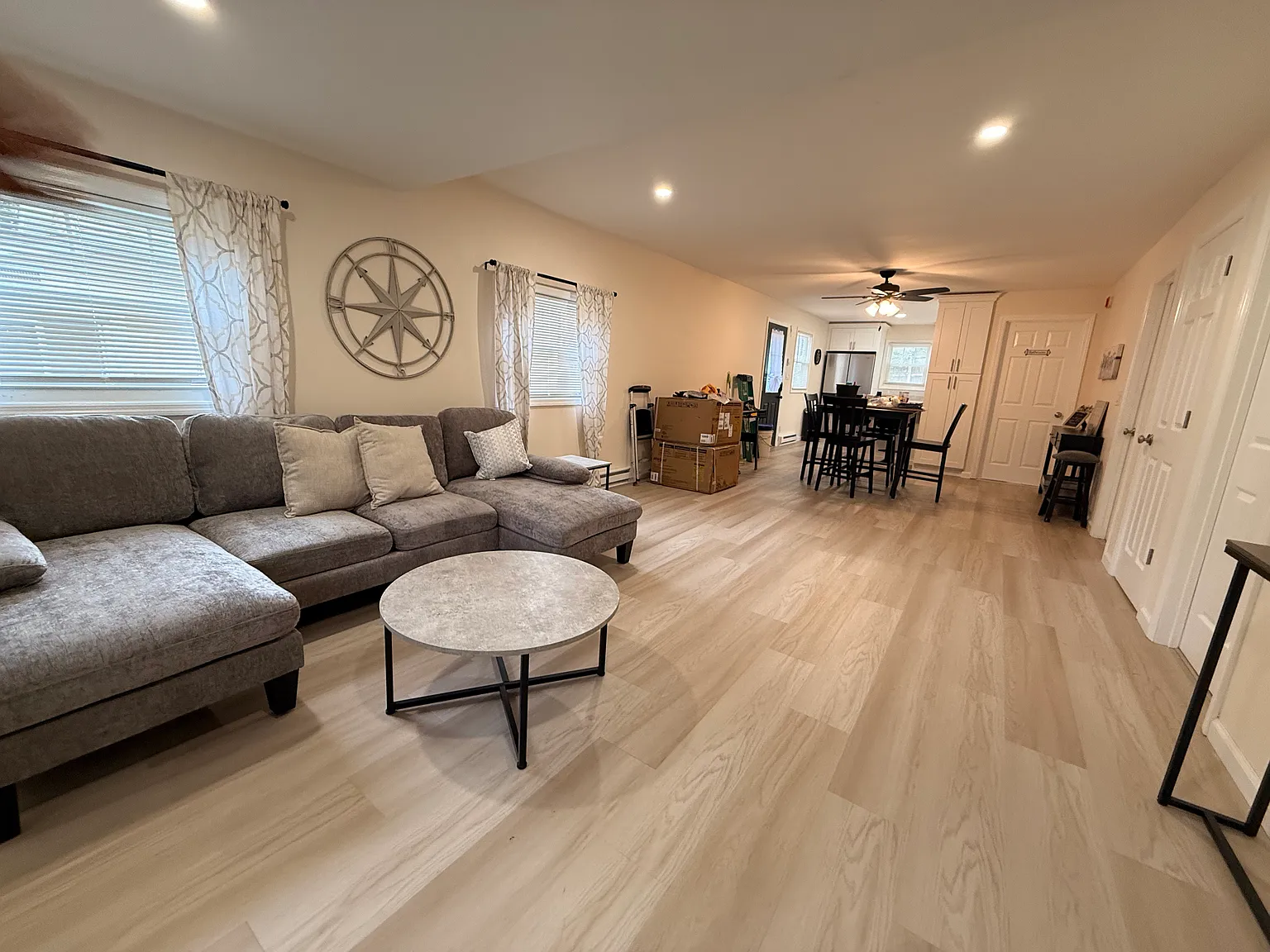 2 bed, 700 sqft, $3,500 — Photo 3