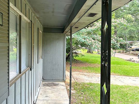2nd image of 2939 Teresa Dr