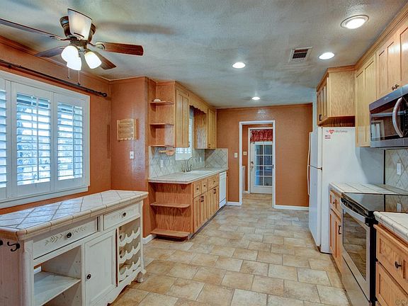 3rd image of 3142 Berkesey Ln #1