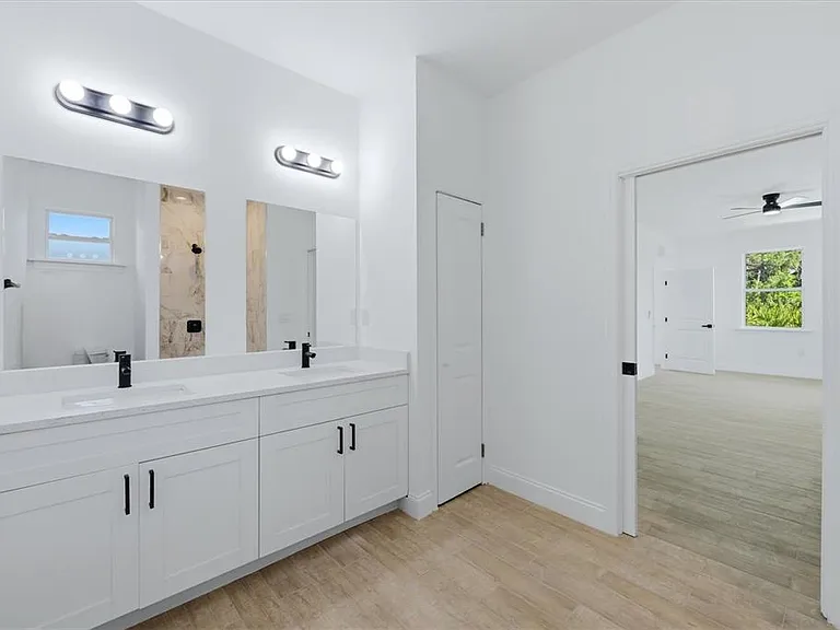 6 Bank Ct — Photo 17