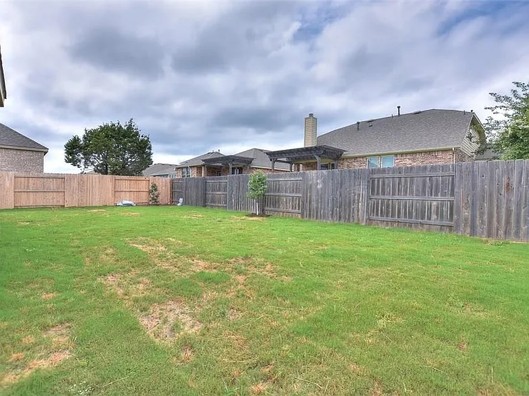 2005 Southcreek Dr — Photo 31