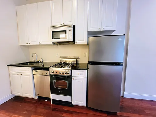 Rented by Gold & Appel Realty Corp | media 10