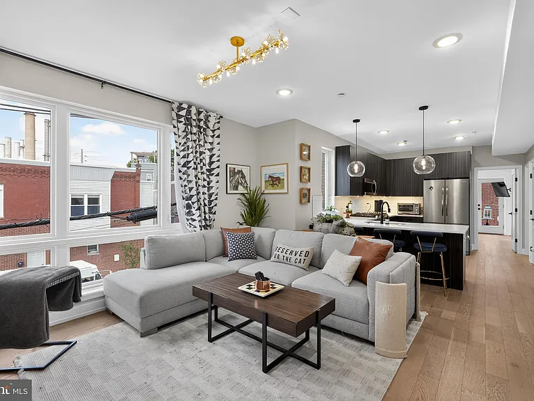 2457 Carpenter St #2 — Photo 4