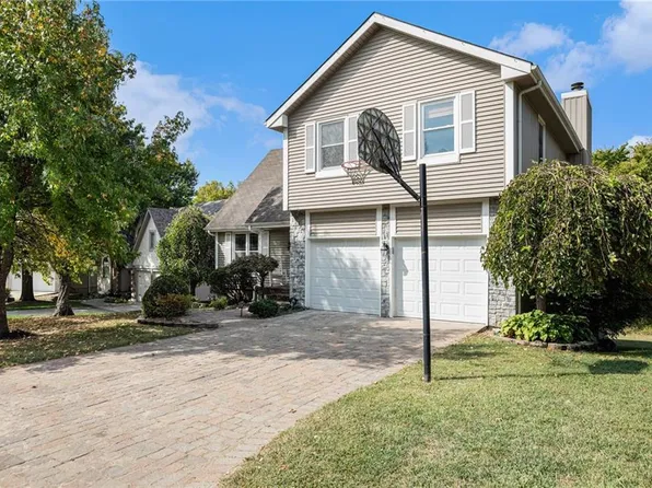 3665 SW Kimstin Cir, Blue Springs, MO 64015