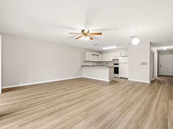 4th image of 1129 White Tree Ln. #D